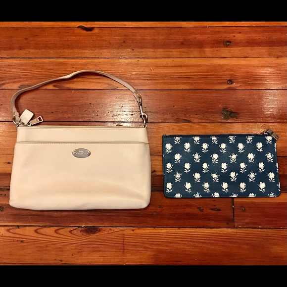 Rare Coach Wristlet with removable wallet - Picture 2 of 10